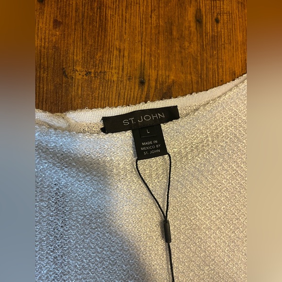 NWT!!! St John Sparkling Sequin Short Sleeve White Top Key Hole in Back K520051 - Picture 11 of 13